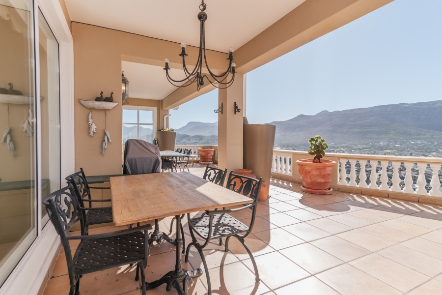 To Let 4 Bedroom Property for Rent in Fish Hoek Western Cape